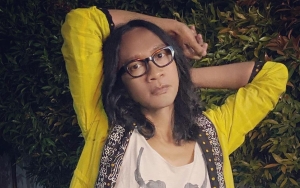 Aming Ingatkan Jangan Batal Puasa, Penampilan Pamer Belahan Dada Jadi Sorotan