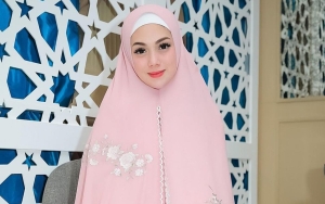 Setelah Sempat Ramai Dikira Ajarkan Salat, Kini Anak Celine Evangelista Diduga Belajar Puasa