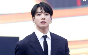 Kancingnya Lebih Kuat, Crop Top Baru Jungkook BTS Justru Ekspos Berlebihan