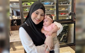 Ameena Anak Aurel Hermansyah Tampil Berhijab Dipuji Mirip Boneka, Pipi Merah Bikin Salfok