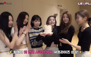 Member LE SSERAFIM Dicurigai Tak Dekat, Aksi Kim Garam Peluk Sakura Dibilang Fake