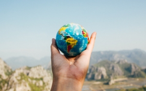 'Let The Earth Breathe' Jadi Perhatian Luas, Yuk Bantu Selamatkan Bumi  dengan 10 Cara Mudah Ini