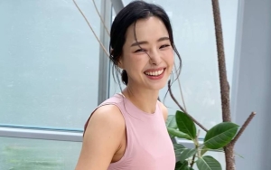 Honey Lee Santai Mendaki Gunung Meski Sedang Hamil Anak Pertama