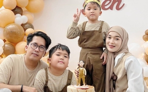 Putra Ayus dan Ririe Fairus Alami Luka Bakar di Tangan Gegara Petasan, Begini Kondisinya Terbaru