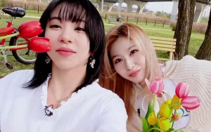 Sana TWICE 'Kencan' Manis dengan Chaeyoung, Flirting Sampai Sama-sama Malu