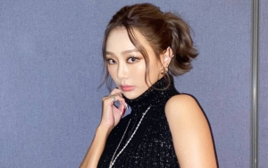 Ungkap Sisi Religius, Hyorin eks SISTAR Bawa Alkitab Ukuran Besar Selama Bepergian