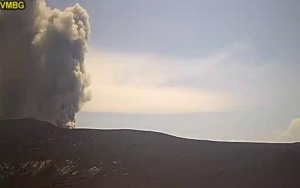 Dampak Erupsi Gunung Anak Krakatau Terus Dimonitor, Hujan Abu Disebut Tak Akan Ganggu Arus Mudik