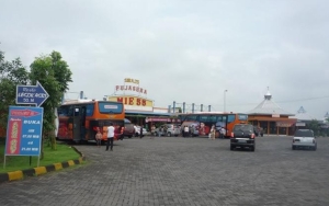 Dipadati Pemudik, Waktu Istirahat di Rest Area KM 57 Tol Jakarta-Cikampek Dibatasi Hanya 20 Menit