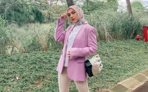 Irish Bella Bumil Cantik Melenggang di Catwalk Bak Ratu Eropa Dalam Balutan Gaun Elegan