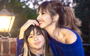 Nia Ramadhani Ajak Putri Cantik Healing ke Disneyland, Rambut Ombre 'Kembaran' Bikin Gemas