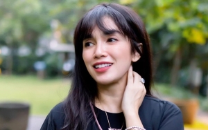 Bikin Ngakak, Begini Reaksi Ussy Sulistiawaty Saat Lihat Wajahnya Usai 'Operasi' Hidung