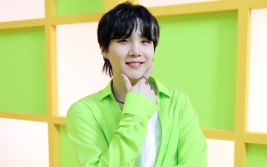 Nggak Niat Muncul, Dandanan Kece Suga BTS di MV Baru Psy Curi Atensi