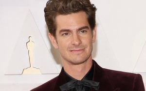 Andrew Garfield Ungkap Fakta Sebenarnya Usai Keciduk Asyik Main Ponsel Saat Oscar 2022