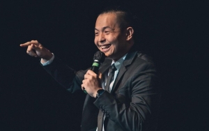 Ernest Prakasa Akui Ogah Susul Pandji Pragiwaksono Jadi Komika di Luar Negeri, Alasannya Tak Terduga