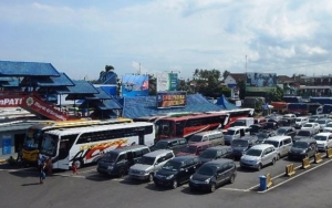 Terjebak Macet Hingga Berjam-jam di Pelabuhan Gilimanuk, Pemudik Kesal Tak Kunjung Menyeberang