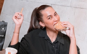 Bak Kendall Jenner, Paula Verhoeven Pamer Aksi Kendarai Mobil Langka Satu-satunya di Asia