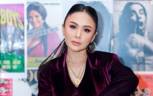 Yuni Shara Kenakan Dress Bling-Bling Super Ketat, Lekukan Tubuh Terpampang Nyata Sontak Bikin Takjub
