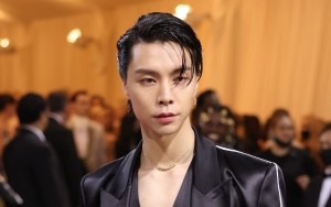 Pose Bareng Pesohor Hollywood, Pesona Johnny NCT Bikin Netter Oleng