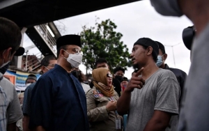 Sambangi Korban Pasar Gembrong yang Kebakaran, Anies Baswedan Sebut Revitalisasi Dimulai Pekan Depan