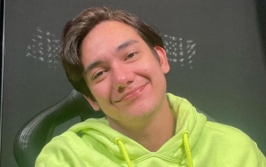 Adipati Dolken Bikin 'Jantungan' Parah Usai Dandan Seperti Ini