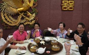 Hong Kong Buka Pantai Hingga Izinkan 8 Orang Duduk Semeja di Restoran Mulai Hari Ini