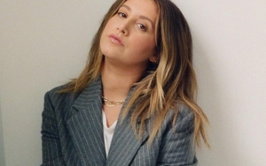 Ashley Tisdale Bicara Soal Tak Pernah Diundang Ke Met Gala
