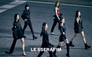 Rok Sakura Nerawang, Outfit Mermaid LE SSERAFIM Dikritik Terlalu Erotis
