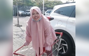 Rahmawati Kekeyi Pamer Outfit Kece Saat Berkebun, Penampilan Makin Cantik-Langsing Curi Perhatian
