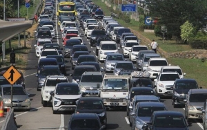 Terapkan One Way, Jalur Jakarta Menuju Puncak Ditutup Hingga Pukul 12.00 WIB