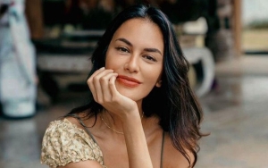 Sophia Latjuba Pamer Foto Seksi Berbikini Bikin Fans Iri, Dipuji Awet Muda