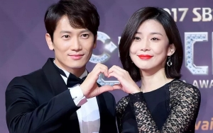 Ji Sung Pamer Kejutan dari Sang Istri dan Gambar Lucu Putra Kecilnya di Lokasi Syuting 'Adamas'