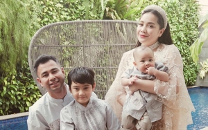 Rafathar Tutup Wajah Hingga Naikkan Masker ke Mata Saat Dikerumuni Fans, Raffi-Gigi Tuai Teguran