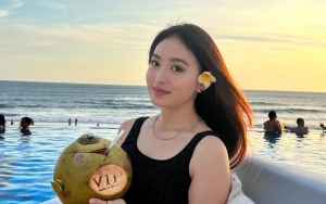 Natasha Wilona Melenggang Cantik di Bibir Pantai, Kulit Mulus Nan Bening Disebut Bak 'Baby Angel'