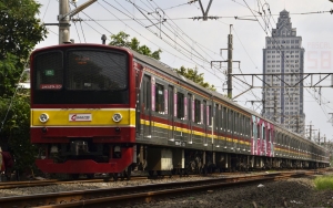 Hari Pertama Kembali Kerja Setelah Libur Lebaran, Situasi KRL Bogor-Jakarta Penuh Sesak