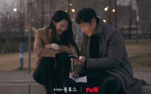Tak Lagi Sedih-sedih, Lee Byung Hun dan Shin Min A Kencan di 'Our Blues' Tuai Sambutan Ini