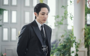 Visual Paling Bikin Salfok, Sikap Lee Soo Hyuk di BTS 'Tomorrow' Tak Disangka-sangka