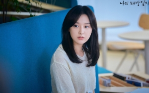 Kim Ji Won Curhat Gemetar Saat Tulis Diari di 'My Liberation Notes'
