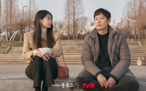 Shin Min A 'Getok' Kepala Lee Byung Hun, Syuting 'Our Blues' Sempat Ditunda