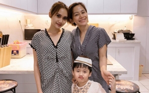 8 Potret Hot Mama Permesta Dhyaz Anak Farida Nurhan, Disorot Usai Alami Infeksi Implan Hidung