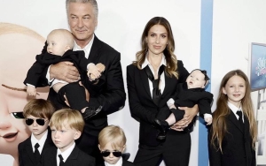 Alec Baldwin dan Istri Ungkap Jenis Kelamin Calon Bayi Ketujuh