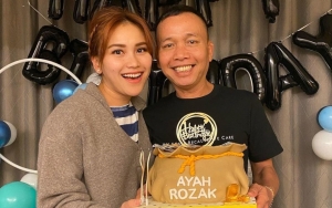 Ayah Ayu Ting Ting Trending Gegara 'Salah Alamat', Reaksi Netter Menghibur Banget