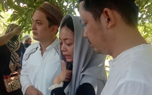 Sejak Lama Ingin Kasur RS, Kiki Farrel Ungkap Pilu Sang Ibu Hanya Pakai Semalam Sebelum Wafat