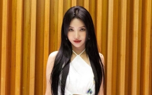 Dikenal Swag Abis, Soyeon (G)I-DLE Bawa Kitab Suci Ini di Tas