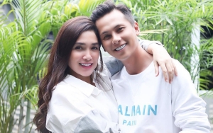 Kesederhanaan Andhika Pratama dan Ussy Sulistiawaty Saat Makan di Warung Bakso Disorot