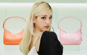 Jeon Somi Umbar Perut Kencang di Event Prada, Cantiknya Persis Boneka Barbie 