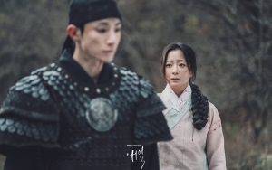 Masa Lalu Terungkap, Kim Hee Sun Rambut Pink di 'Tomorrow' Gara-gara Lee Soo Hyuk?
