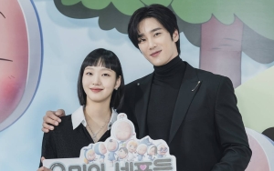 Para Sel Kim Go Eun Frustasi Nonton Nostalgia Ahn Bo Hyun di Teaser Baru 'Yumi's Cells 2'