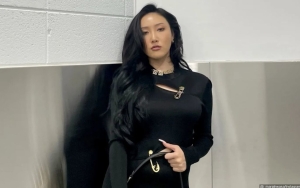 Hwasa MAMAMOO Seksi Pakai Legging Transparan, Rok 'Gagal' Tutupi Lekuk Tubuh