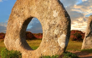 Lingkaran Batu Langka Ditemukan di Situs Ritual Prasejarah Cornwall, Para Ahli Percayai Hal Ini