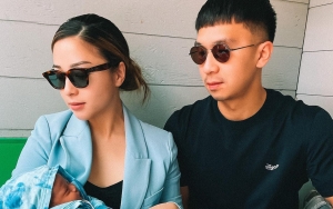 Suami Nikita Willy Pertama Kali Pajang Foto Keluarga, Konsepnya Curi Perhatian